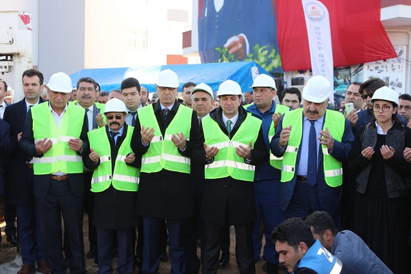 Kozan Belediyesi tarafından Sosyal Yaşam Merkezinin temel atma töreni