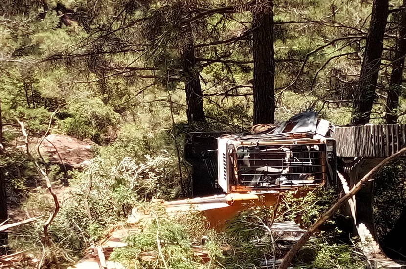 Kozanda Orman Yolu Yapan İş Makinası Devirdi 1 Kişi Hayatını Kaybetti