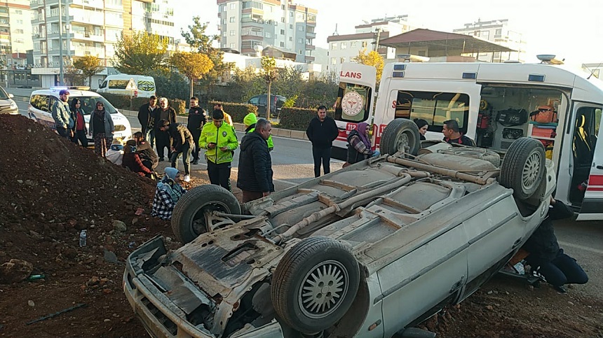 Kozan’da 2 ayrı trafik kazasında 6 kişi yaralandı.