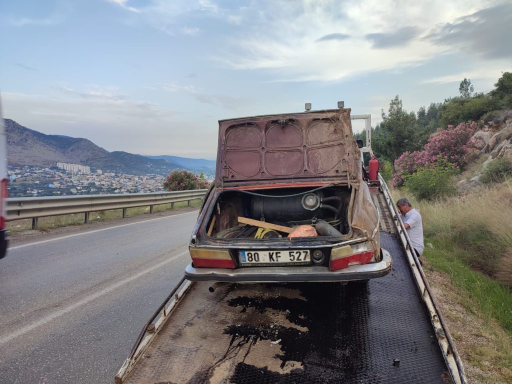 Kozan’da Otomobil Takla Attı 2 Kişi  Yaralandı