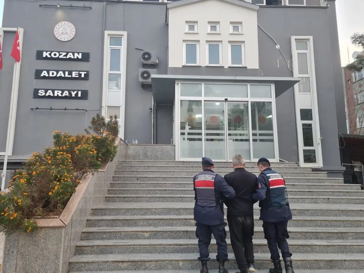 Kozan’da cezası kesinleşmiş ama firari olan 2 kişi yakalanarak cezaevine gönderildi