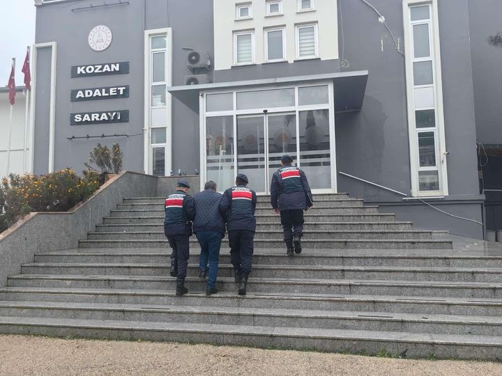 11 yıl kesinleşmiş cezası bulunan 1 kişi Kozan Jandarması tarafından yakaladı.