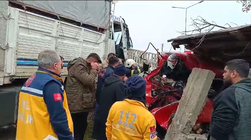 Kozan-Hacıbeyli Köyü’nde meydana gelen trafik kazasında 2 kişi yaralandı.