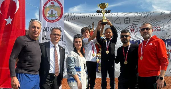 100.yil Şehit Serkan Ağca ilkokulu TENİS takımı Minik Erkekler TENİS Turnuvasında Adana’da Şampiyon