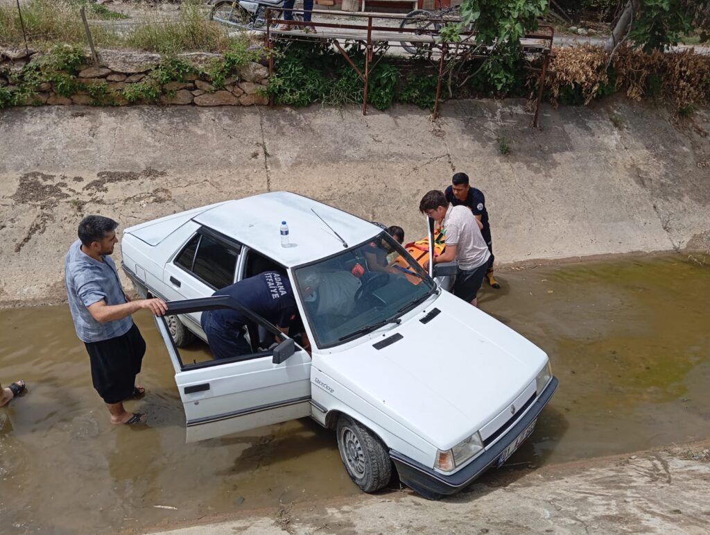 Kozan’da Sulama Kanalına Düşen Otomobil Sürücüsü Yaralandı