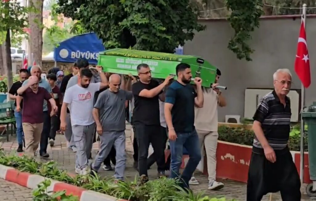 9 YAŞINDAKİ EFE ANİDEN RAHATSIZLANIP HAYATINI KAYBETTİ