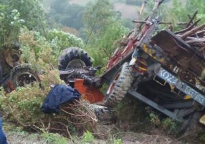 Kozan’da Üzerine Traktör Devrilen 1 Kişi Hayatını Kaybetti