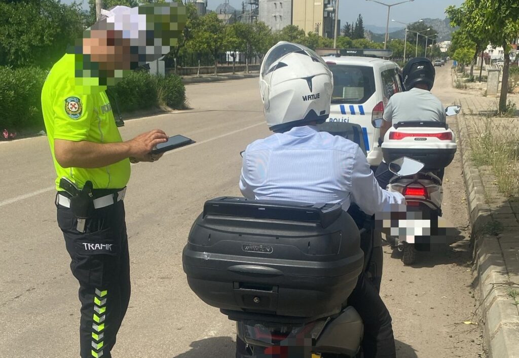 KOZAN’DA UYUŞTURUCU SATICISI 4 ŞAHIS TUTUKLANDI