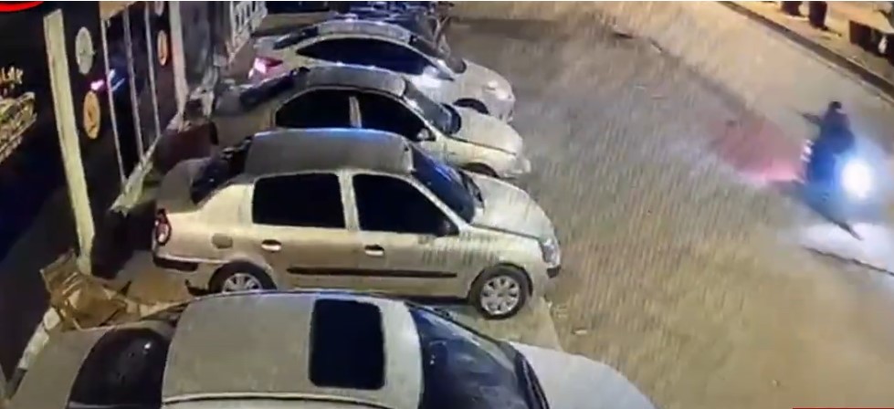 Kozan’da İş Yerine Silahlı Saldırı: Şüpheliler Silahlarıyla Yakalandı