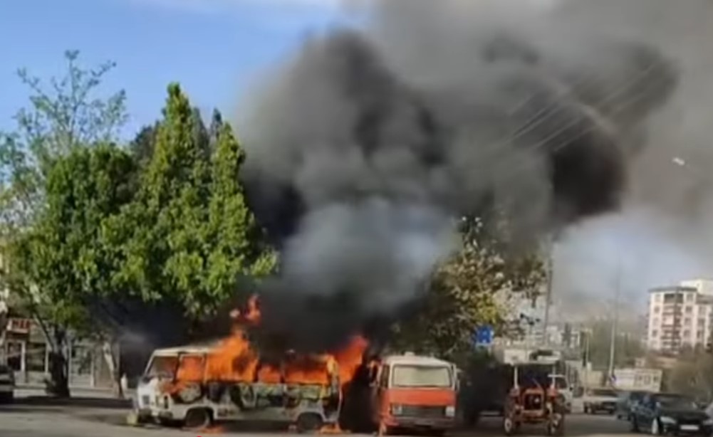 Kozan Savruk Suyu Yanında Korkutan Araç Yangını