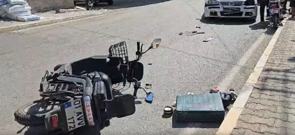 Kozan’da Otomobil İle Motosiklet Çarpıştı 2 Yaralı