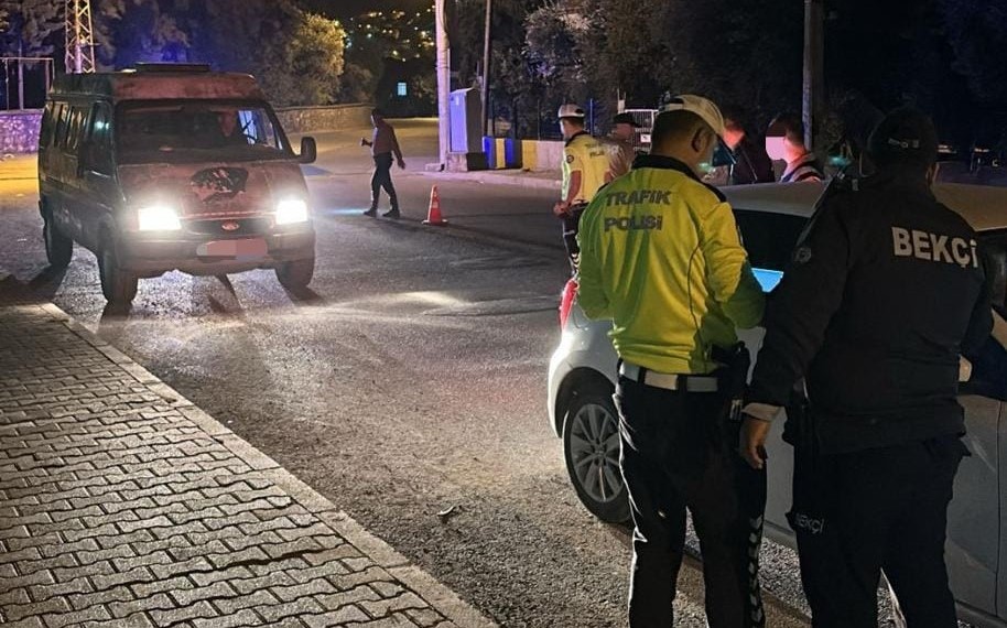 Kozan Polisi Asayiş Uygulamalarında Suç Unsurlarını Tek Tek Yakaladı
