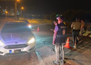 Kozan’da Asayiş Uygulamaları: Silahlar ve Uyuşturucular Ele Geçirildi, 5 Tutuklama
