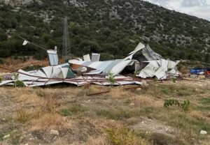 KOZAN’DA FIRTINANIN YARALARI ORTAYA ÇIKIYOR