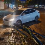 Kozan’da Otomobil Çukura Çöktü