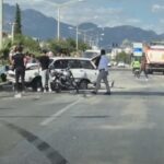 Kaza Yapan Araçtan Düştüler