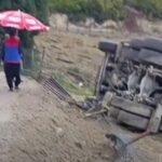 Şerifli Köyünde Yol Yapımında Çalışan Kamyon Devrildi