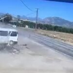 Kozan’da minibüs devrildi: Sürücü ağır yaralandı