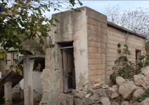 CUMHURİYET MAHALLESİ’NDE METRUK BİNA TEHLİKE SAÇIYOR