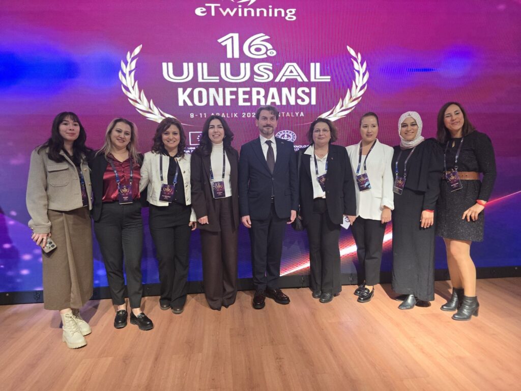 Türkiye’nin En Başarılı 250 Öğretmeni Arasına Giren Esra Eker Kozan’ın Gururu Oldu