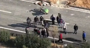 KOZAN ÇEVRE YOLUNDA KAZALAR DURMUYOR: ÇALIŞMALARIN BİR AN ÖNCE TAMAMLANMASI İSTENİYOR