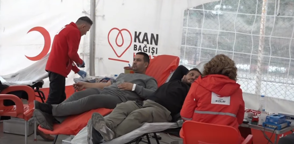 ŞEHİT SUAT OCAK İLKOKULU’NDA KAN BAĞIŞI KAMPANYASINA YOĞUN İLGİ