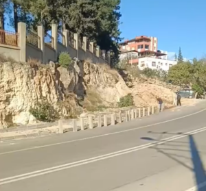 FEKE CADDESİNDE YARIM KALAN KALDIRIM ÇALIŞMASI BAŞLADI
