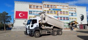 Kozan Halit Dağlı İlkokulu’nda Kar ve Sucuk Ekmek Festivali düzenlendi.