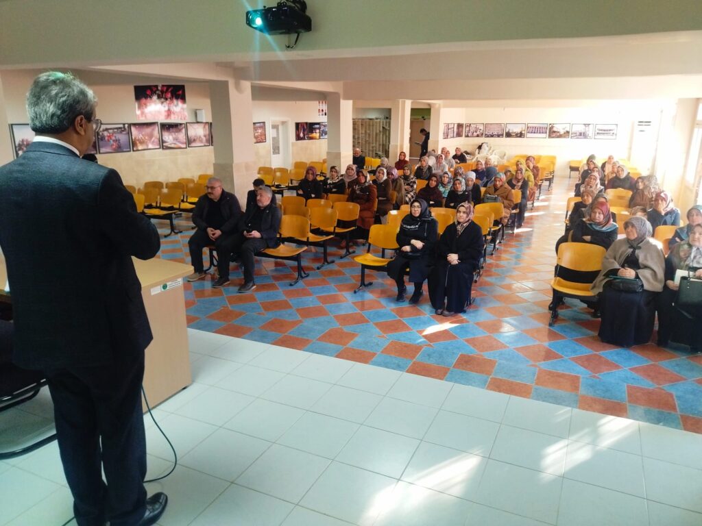 Türkiye Beyazay Derneği, Kozan’da din görevlileriyle buluştu.