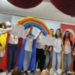 MİNİKLER GÖKKUŞAĞININ RENKLİ DÜNYASINDA BULUŞTU