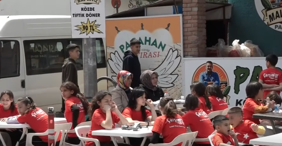 23 NİSAN’DA ÇOCUKLARA ÜCRETSİZ DÖNER İKRAMI