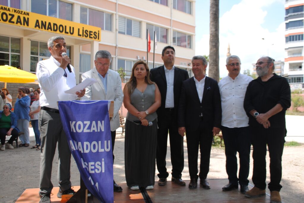 KOZAN LİSESİ’NDE TARİHİ BULUŞMA: 65. MEZUN YILI COŞKUYLA KUTLANDI!