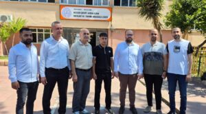 KOZAN KENT KONSEYİ BAÅžKANI’NDAN TÜRKİYE KAYNAK BİRİNCİSİ ÖĞRENCİYE PLAKET