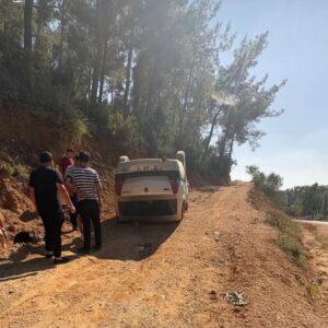 Kozan Gedikli Köyü’nde Otomobil Takla Attı: 1’i Bebek 6 KiÅŸi Yaralandı