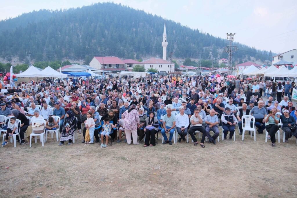 4. GELENEKSEL KARACAOĞLAN GÖLLER YAYLA ŞÖLENİ COŞKUYLA GERÇEKLEŞTİ