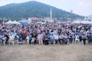 4. GELENEKSEL KARACAOĞLAN GÖLLER YAYLA ŞÖLENİ COŞKUYLA GERÇEKLEŞTİ