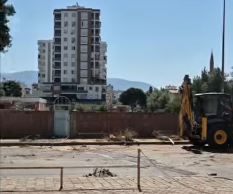 YIKILAN İMAM HATİP LİSESİ ALANINDA YOL ÇALIŞMASI BAŞLADI