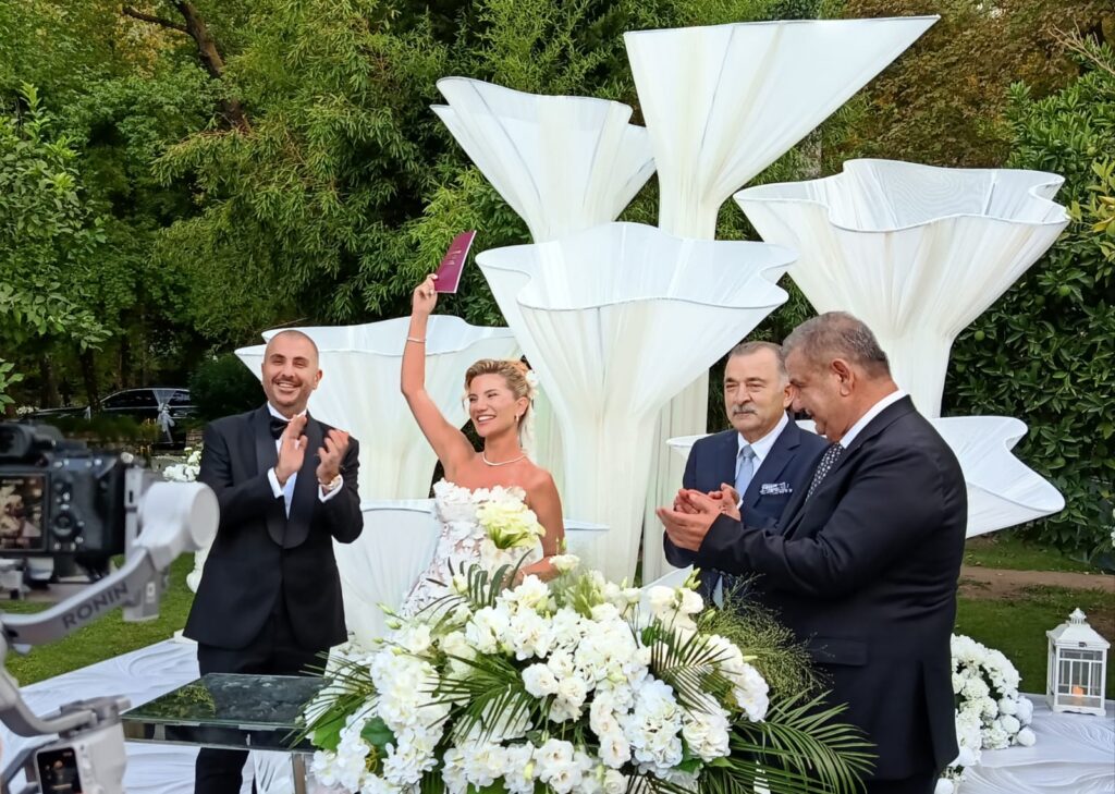 VARLIK AİLESİNİN MUTLU GÜNÜ